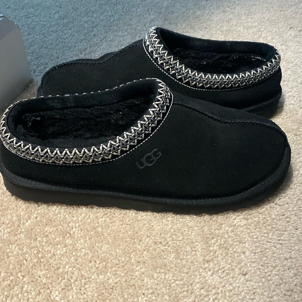 Black ugg slippers (Men size 10)